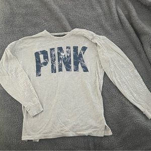 Very good condition is open on the back, fits size M, pink letters are blue